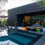 بيت ضيافة Palatial